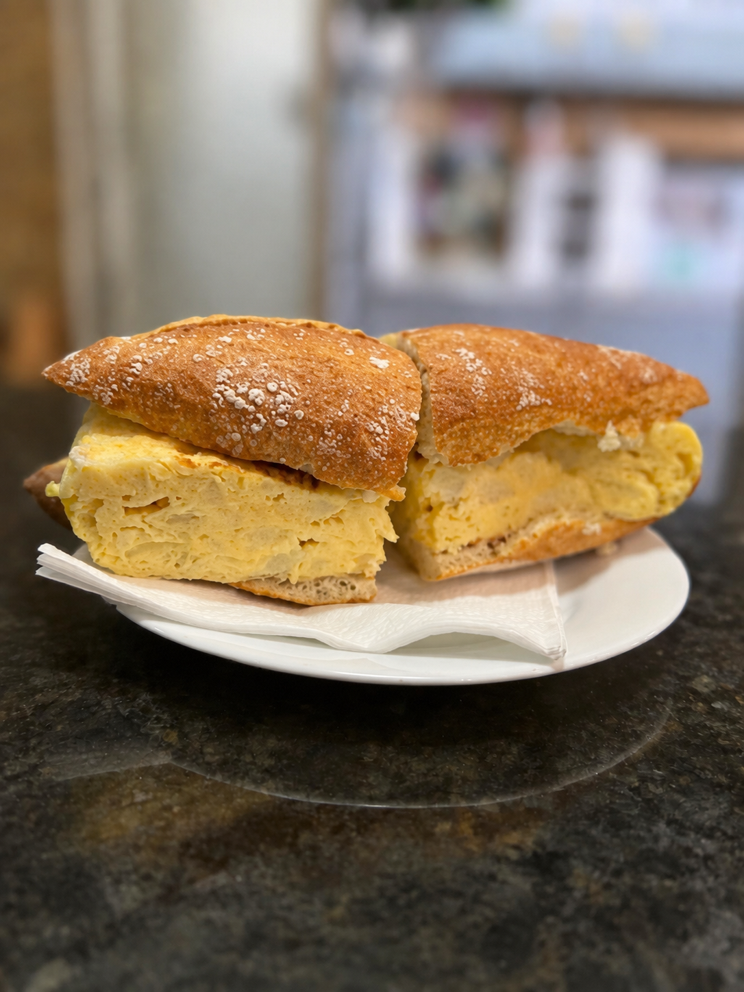 Bocata de tortilla en Churrería Los Arenales Iván, Las Palmas